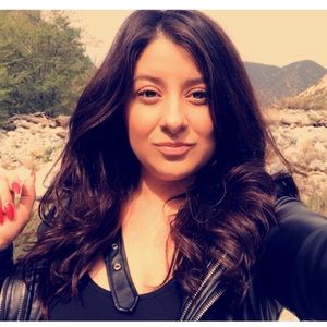 Meet your Posher, Joelle